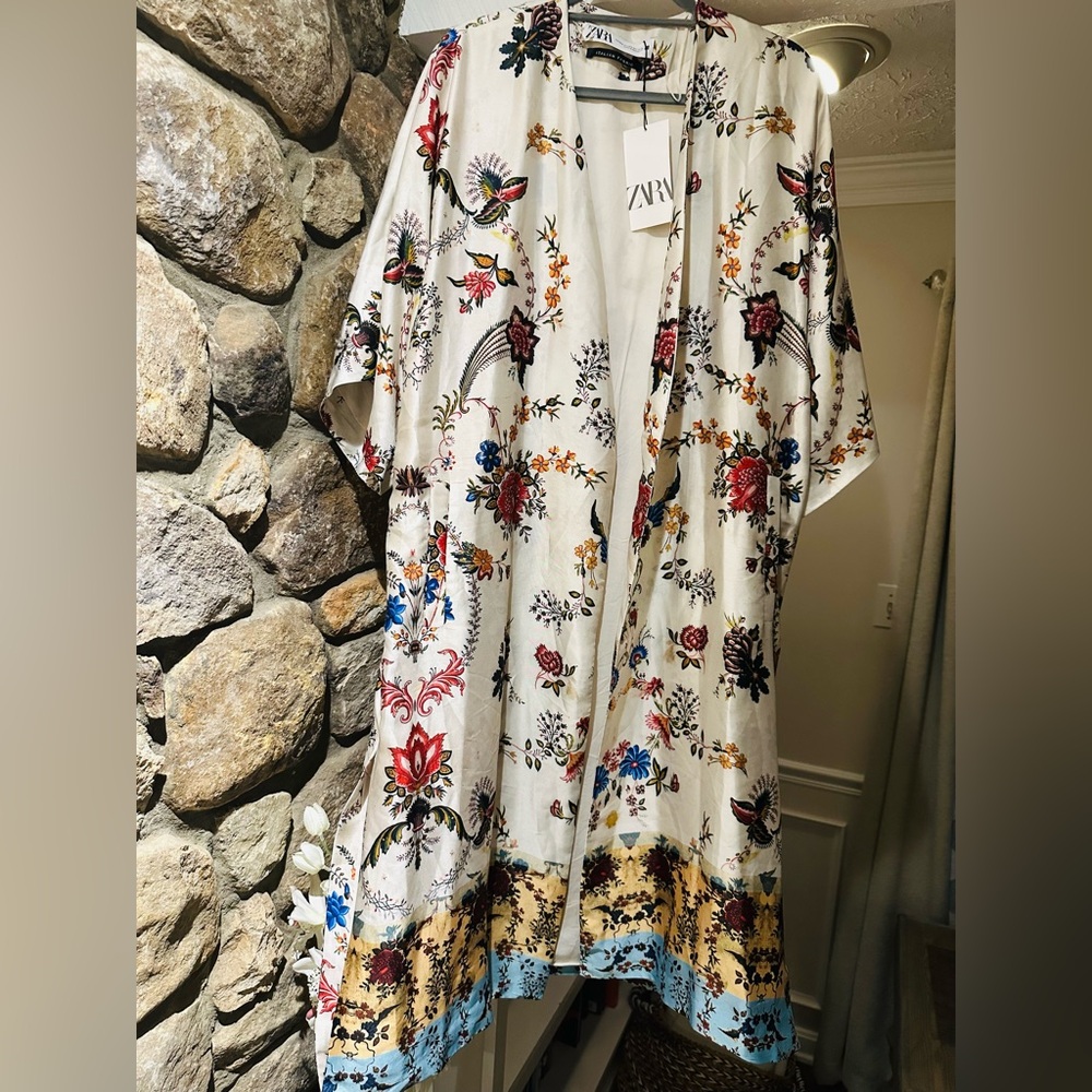 NWT ZARA WOMAN ITALIAN FABRIC MULTICOLORED FULLY LINED PRINTED KIMONO. Size XS-S - Picture 5 of 13